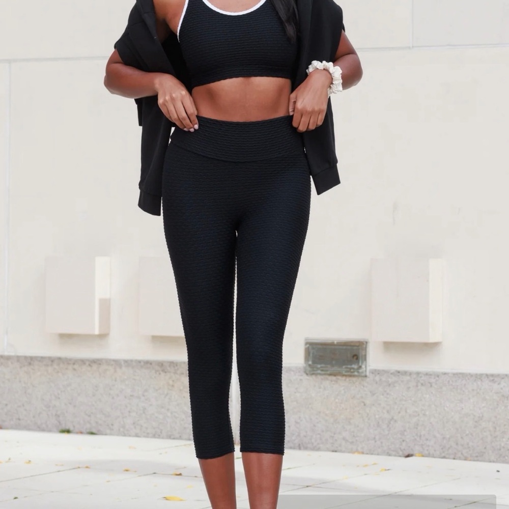 Black Women's Booty by Brabants Croco Skin Cropped Leggings
